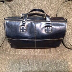 Reaction KennethCole BlackTote SilverHardware BeigeStitching ZipTop OnePocket
